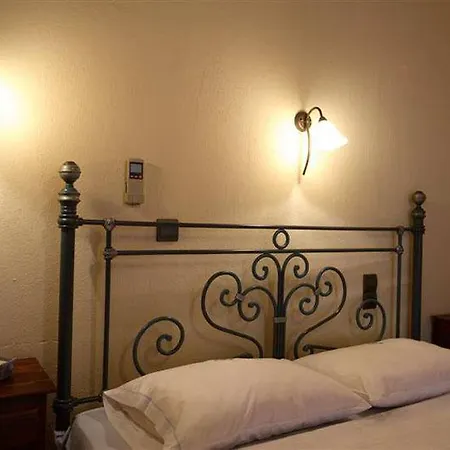 Mirsinia - Skopelos לוטראקי