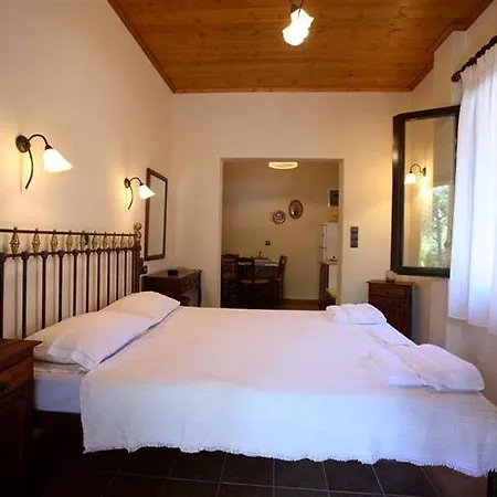 Mirsinia - Skopelos * לוטראקי